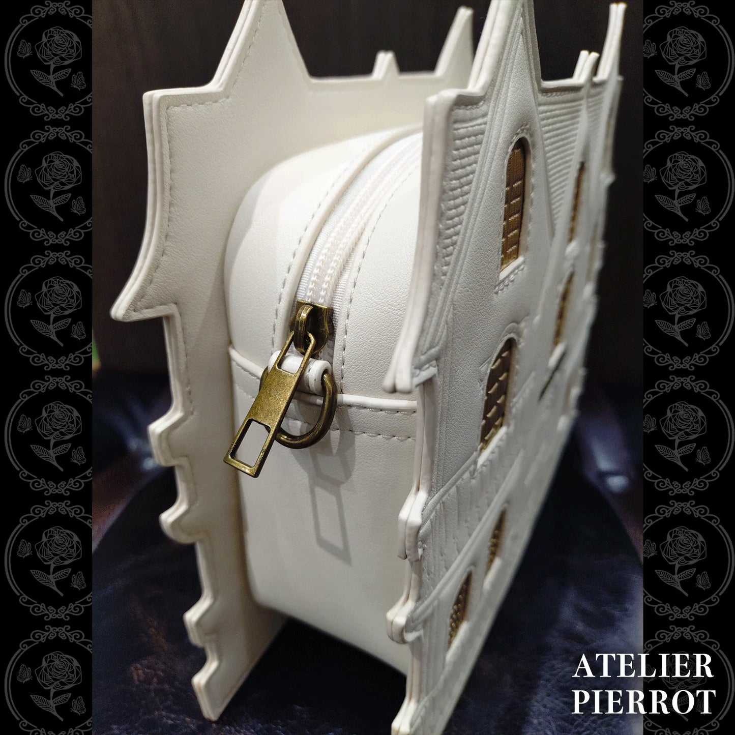 j-store-online_AtePie_Haunted_house_pouchette