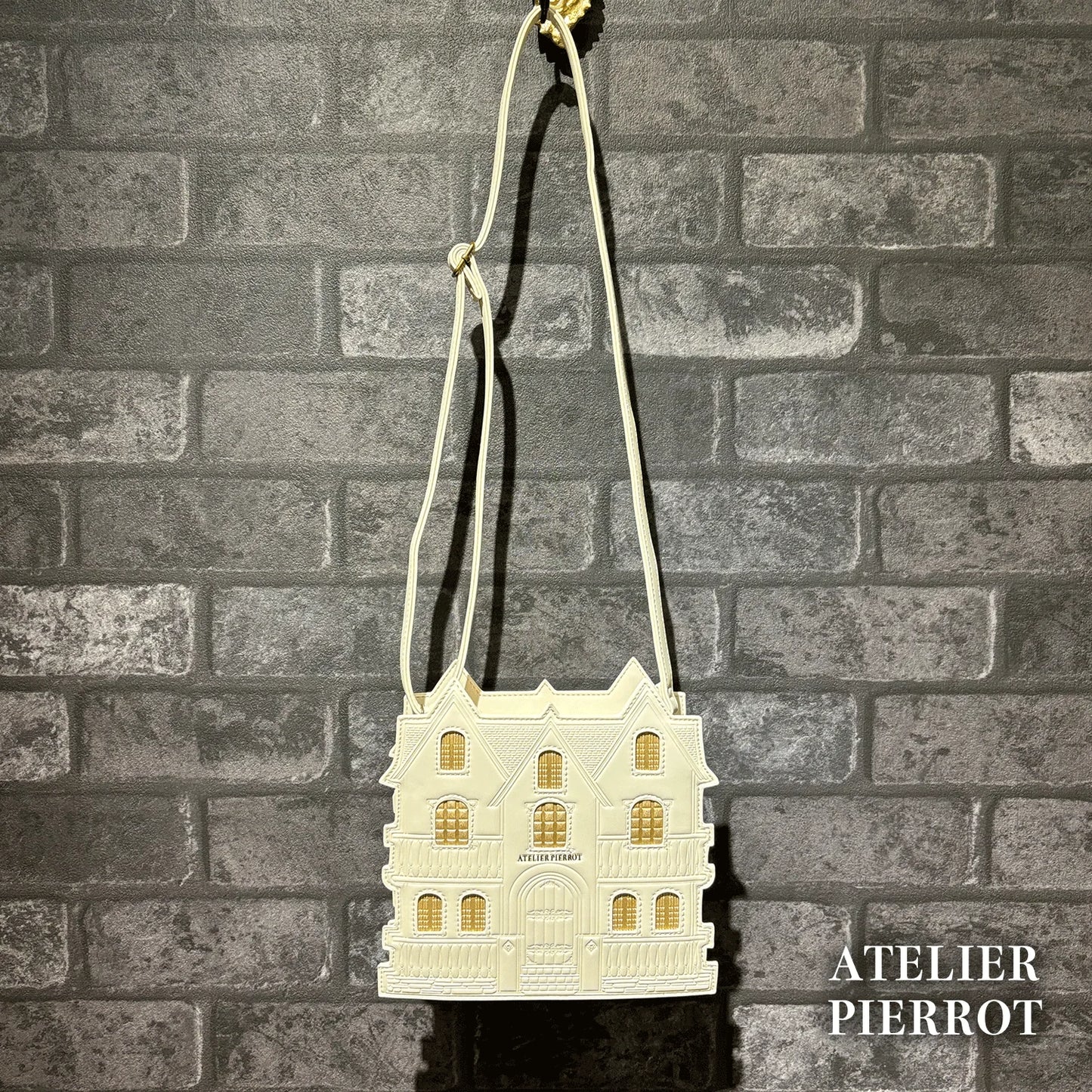 j-store-online_AtePie_Haunted_house_pouchette