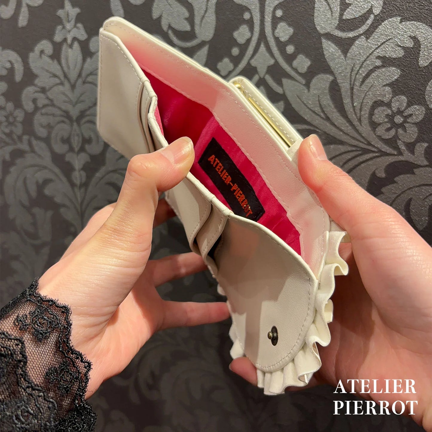 ATELIER PIERROT - DOLL'S FRILL - MINI WALLET